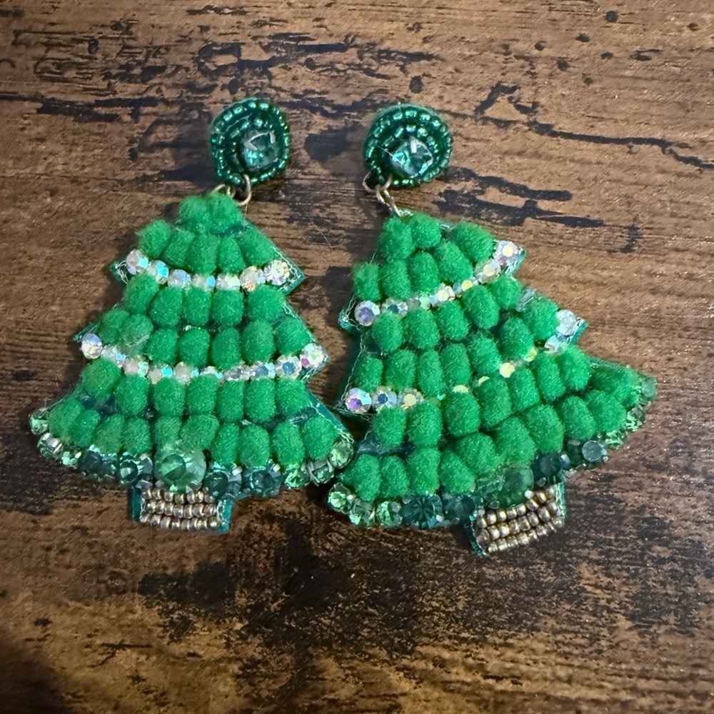 Beaded Christmas Tree Earrings​​​